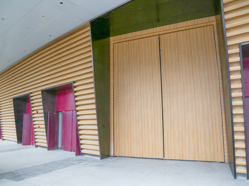 深圳會展中心超大鋁板門